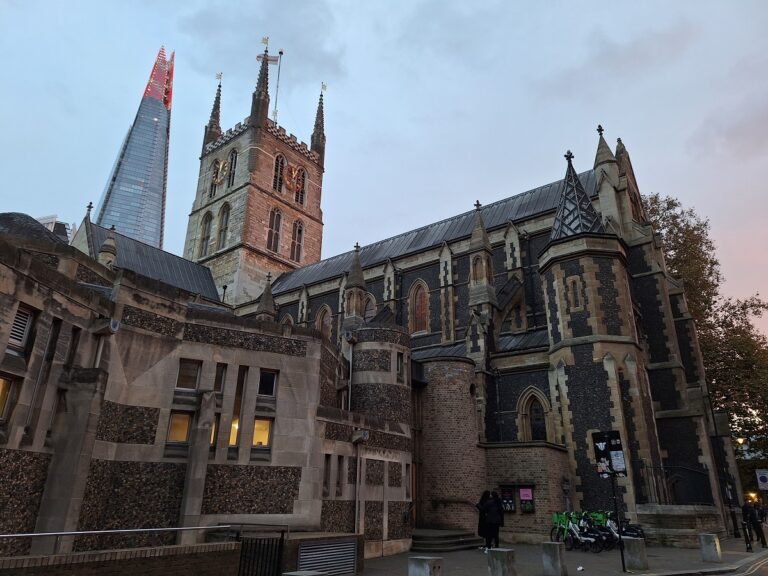 Vistas espectaculares de la antigua catedral de Southwark en Londres
