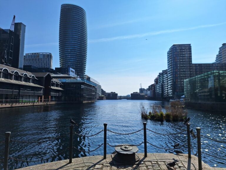 Ruta autoguiada por el Muelle Millwall en Londres
