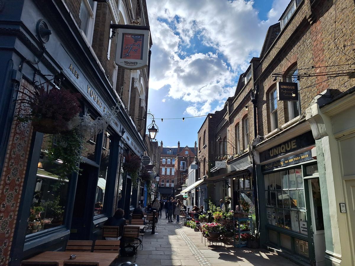 callejon bonito del barrio de hampstead en londres