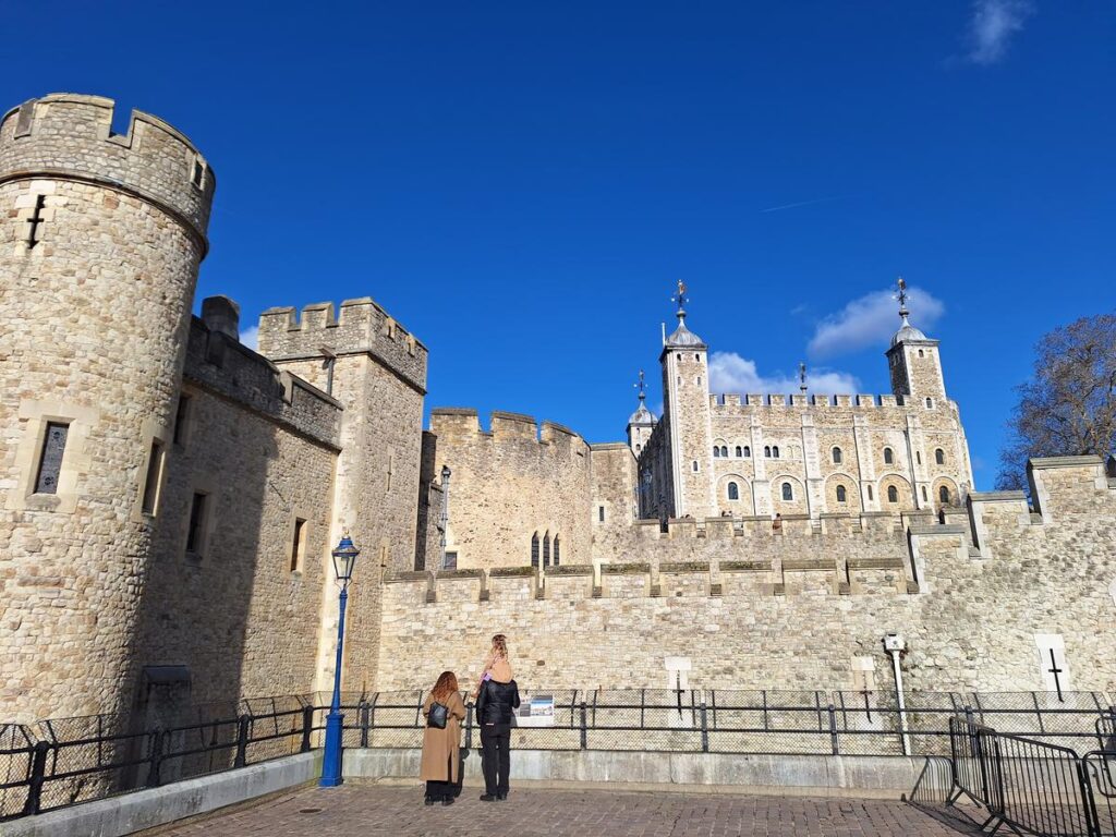 paseo autoguiado por la antigua fortaleza de londres