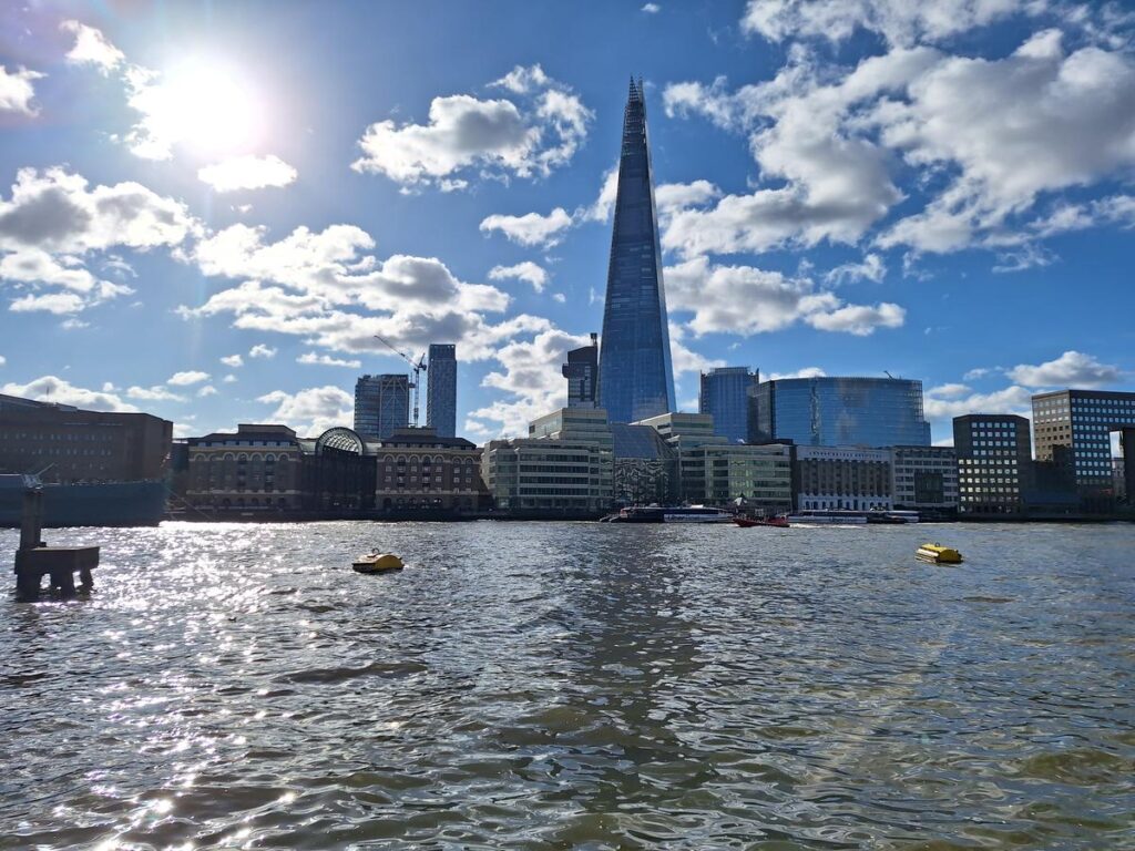 paseo autoguiado por el tamesis y rascacielos