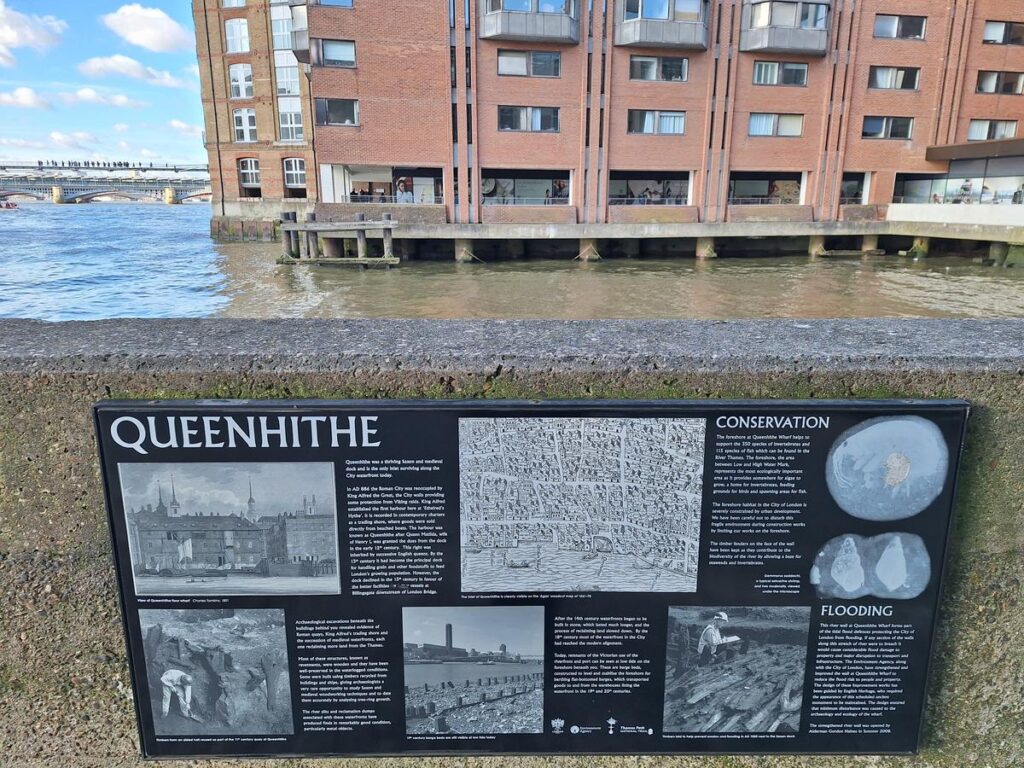 ruta a pie por el muelle historico del tamesis