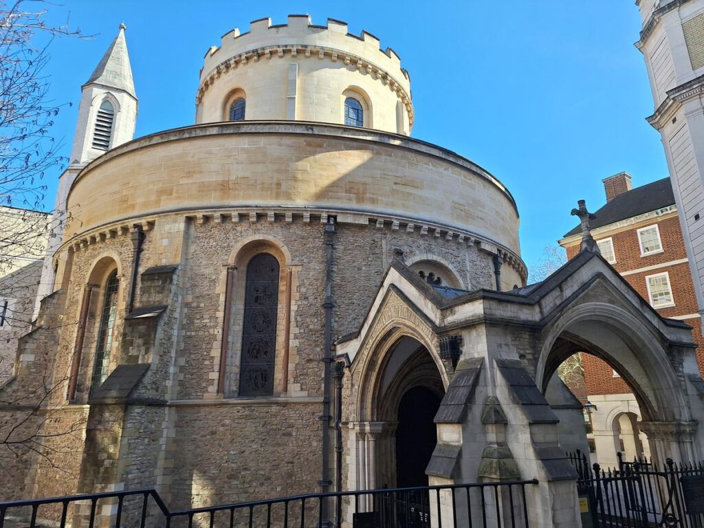 Ruta a pie por la iglesia de Temple en Londres