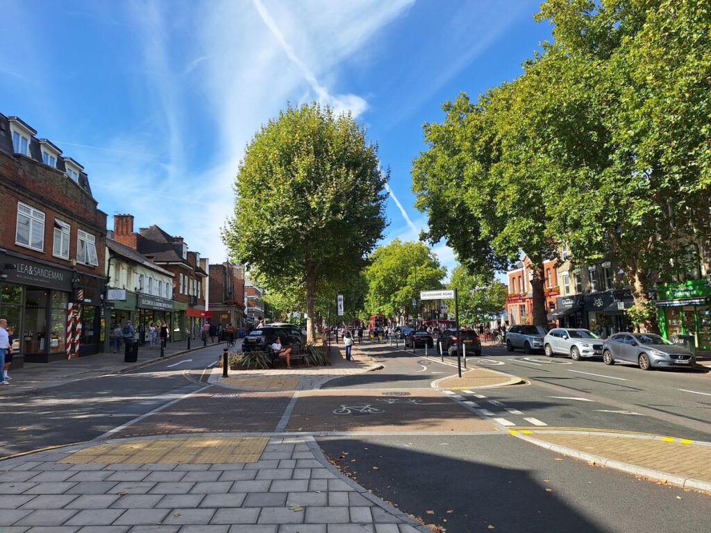 Ruta a pie por la calle principal de Chiswick